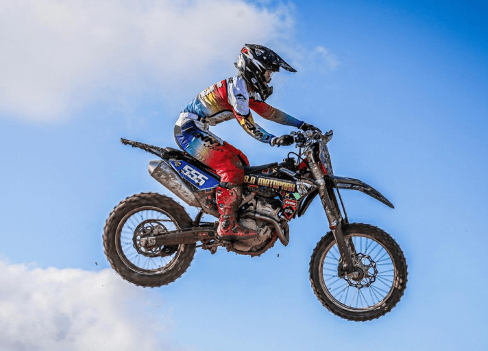 Bruna Antunes in action jumping on a motocross show