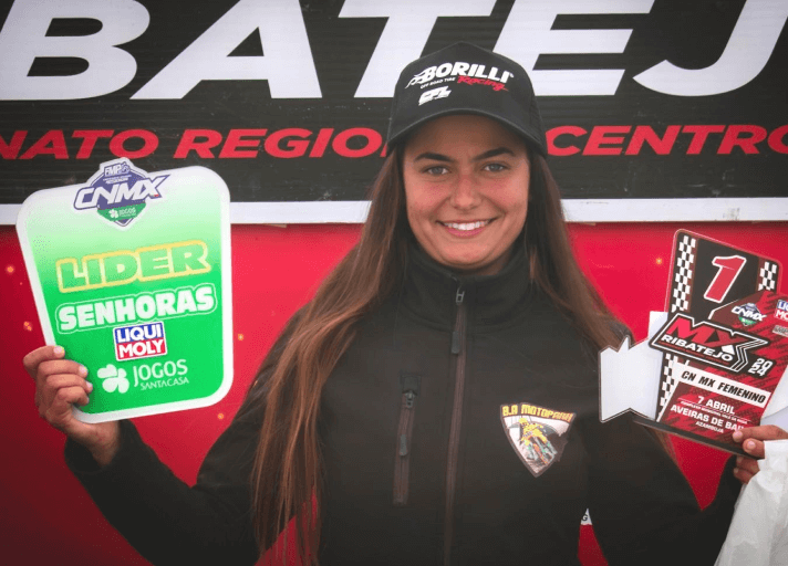 Bruna Antunes holding a motocross award, gaining recognition in the sport.